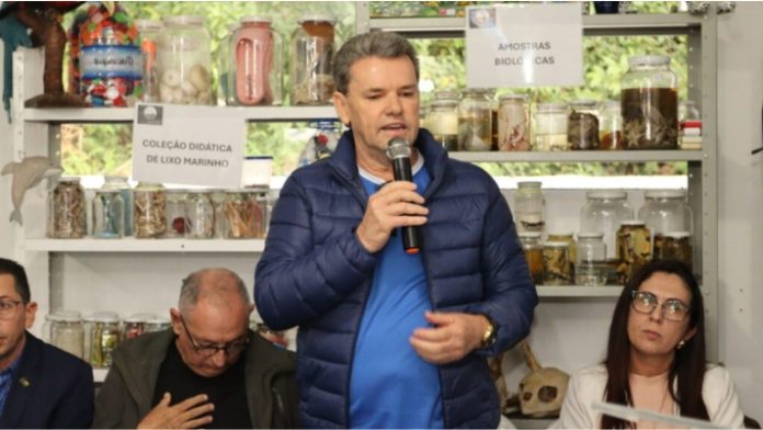 Vice-prefeito assume comando de Governador Celso Ramos após afastamento de prefeito investigado pelo Gaeco
