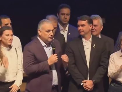 Flávio Bolsonaro anuncia Alfredo Gaspar como vice na disputa pela Presidência