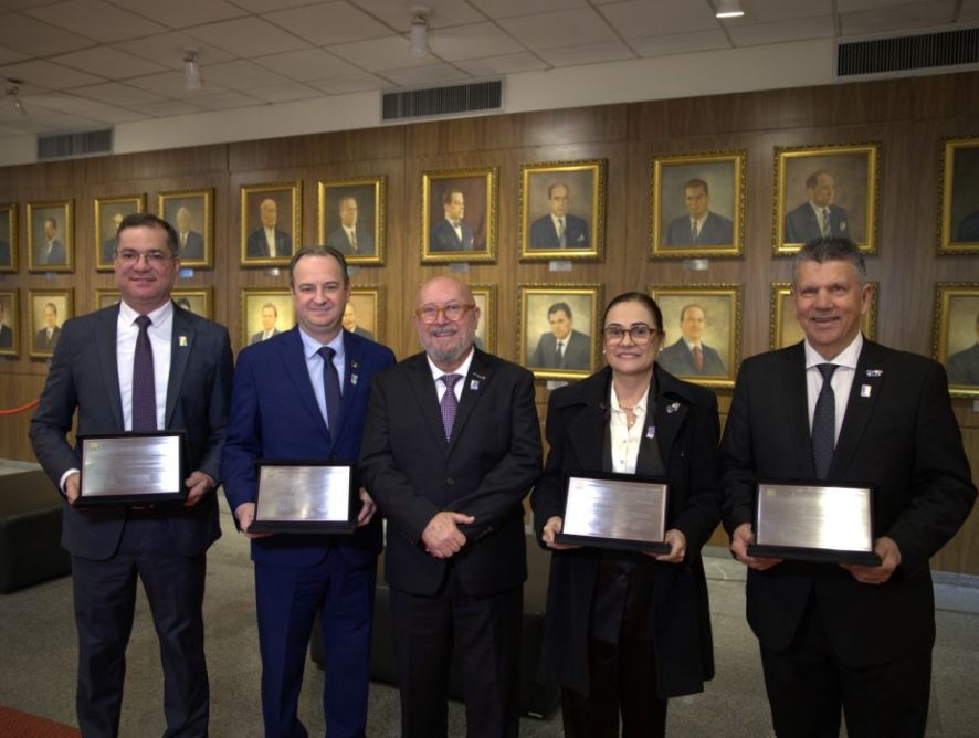Sessão solene na Alesc homenageia Fecomércio SC, Sesc e Senac