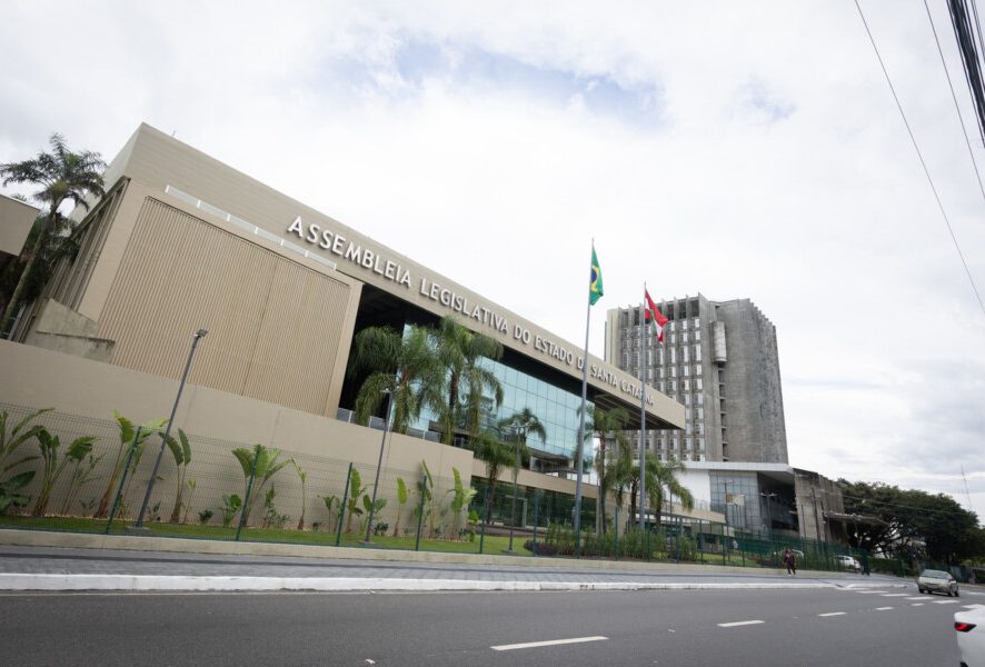 Pelo Estado 30/09: Maioria dos candidatos à Alesc nunca exerceram um mandato