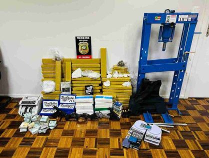 Operação apreende arsenal de armas, munições, drogas e quase R$ 270 mil em SC