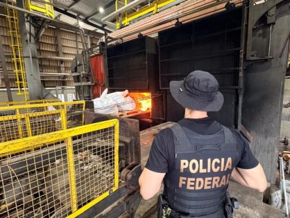 PF incinera cerca de 2,2 toneladas de drogas em três cidades de SC