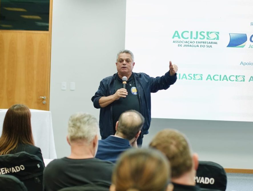 Parado por horas na BR-101, João Rodrigues propõe interferência estadual nas rodovias federais