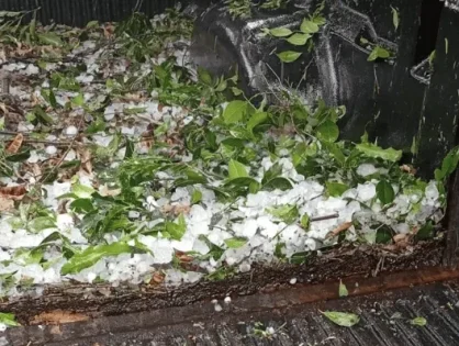 Chuva, granizo e vendavais causam transtornos e danificam quase mil moradias em Santa Catarina