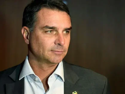 Paradeiro de Flávio Bolsonaro é desconhecido após notícia sobre possível saída do Brasil